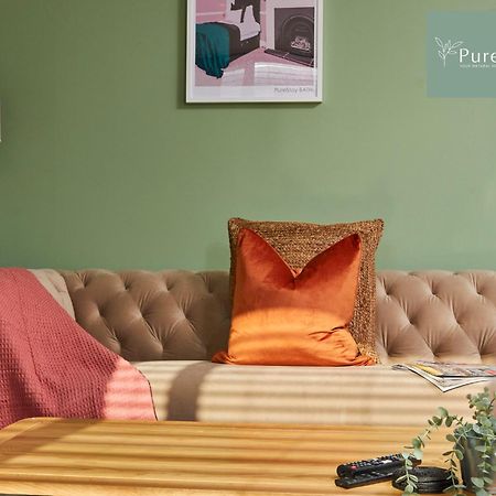 Superb House Manchester Near Etihad With Free Parking Sleeps 8 Екстериор снимка