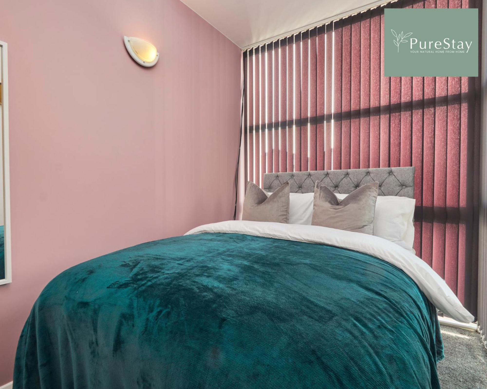Superb House Manchester Near Etihad With Free Parking Sleeps 8 Екстериор снимка