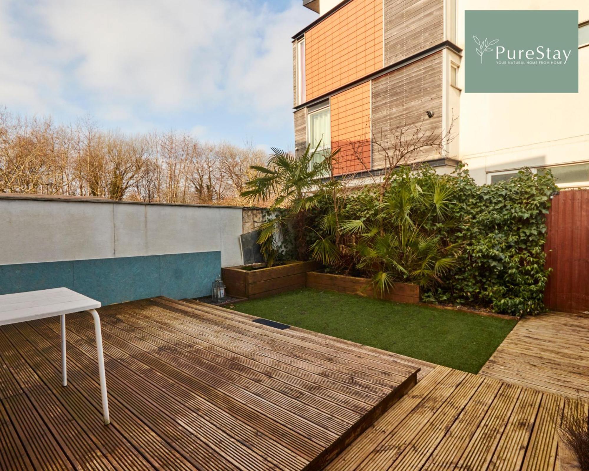 Superb House Manchester Near Etihad With Free Parking Sleeps 8 Екстериор снимка