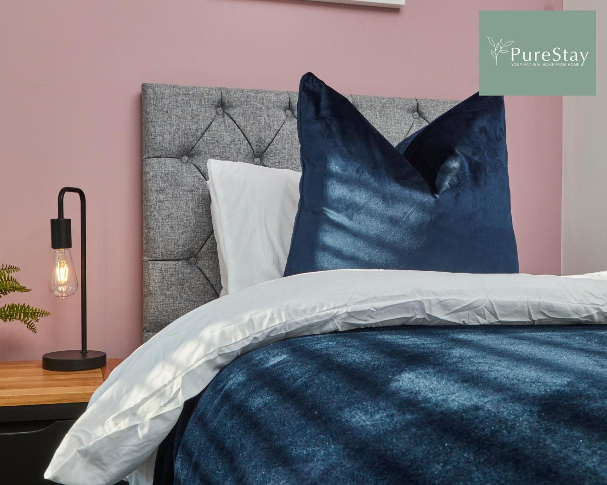 Superb House Manchester Near Etihad With Free Parking Sleeps 8 Екстериор снимка