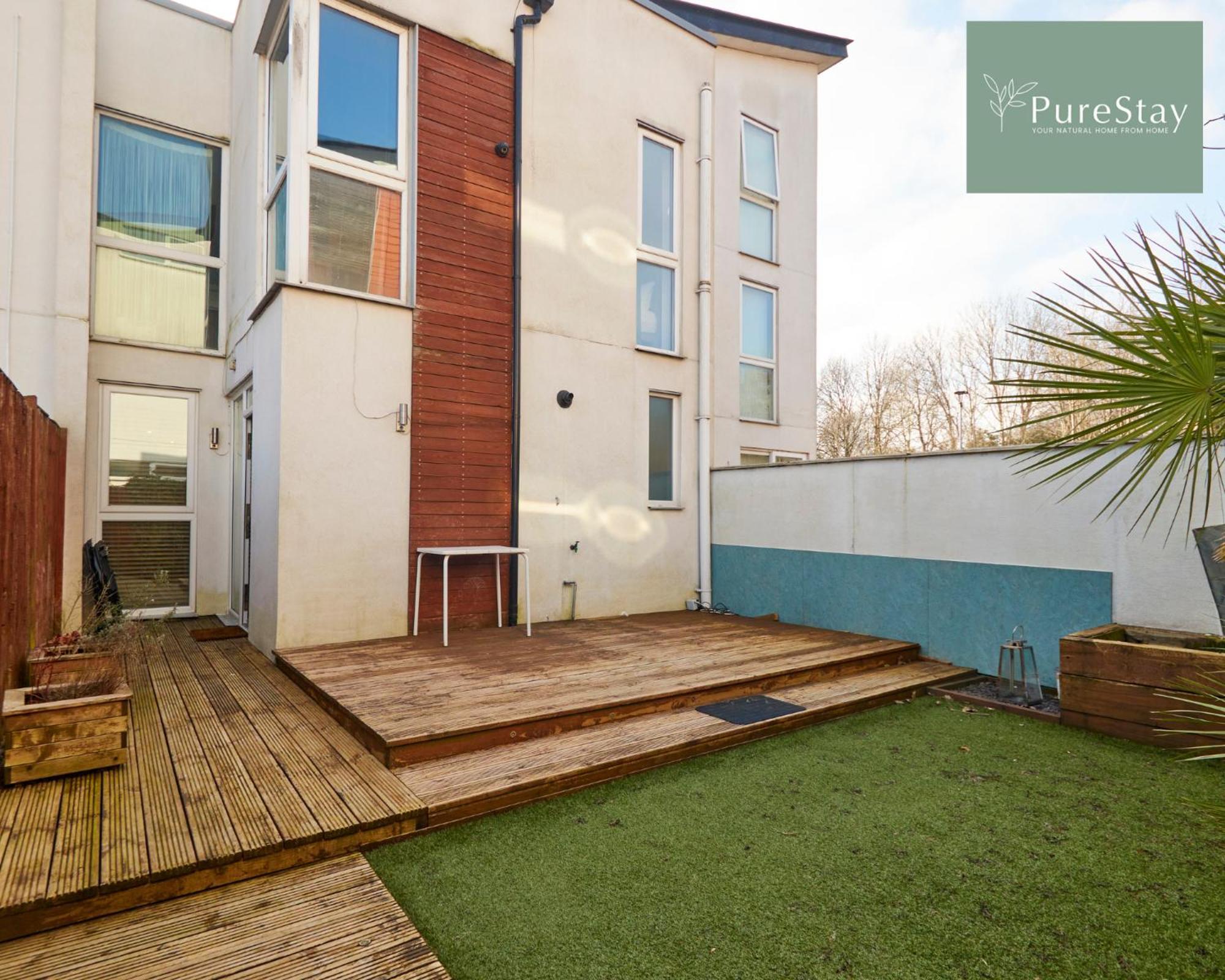 Superb House Manchester Near Etihad With Free Parking Sleeps 8 Екстериор снимка