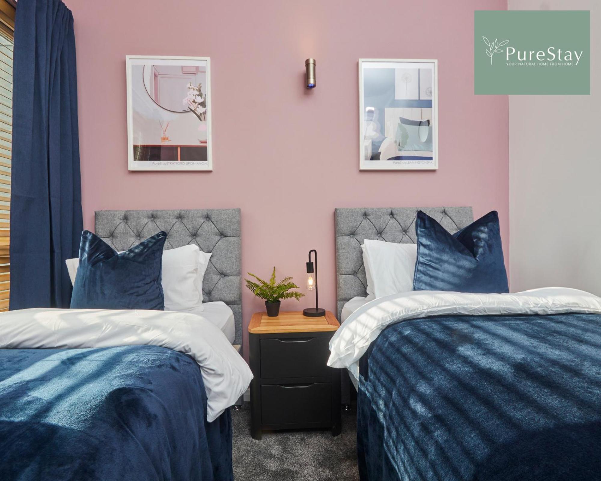 Superb House Manchester Near Etihad With Free Parking Sleeps 8 Екстериор снимка