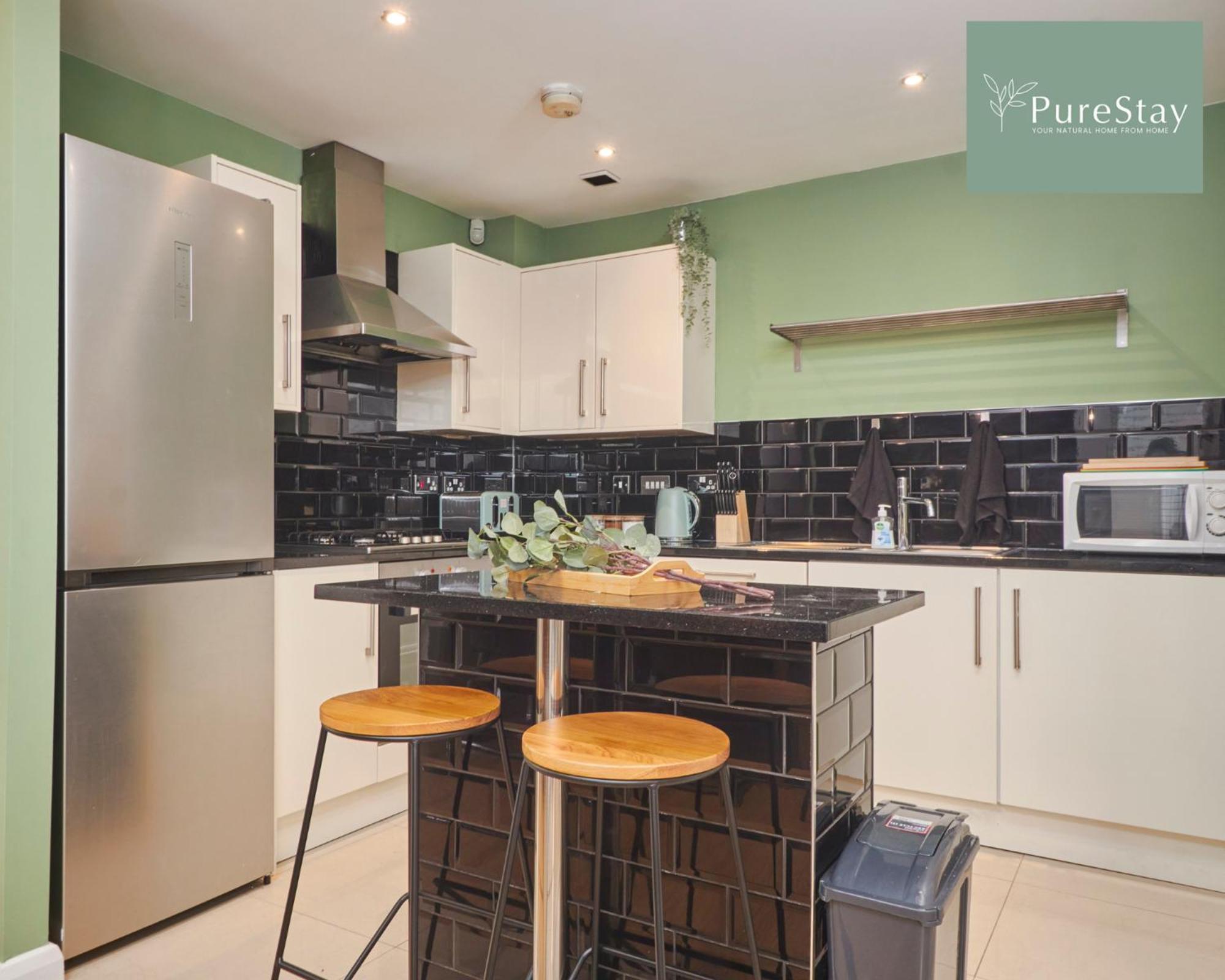 Superb House Manchester Near Etihad With Free Parking Sleeps 8 Екстериор снимка