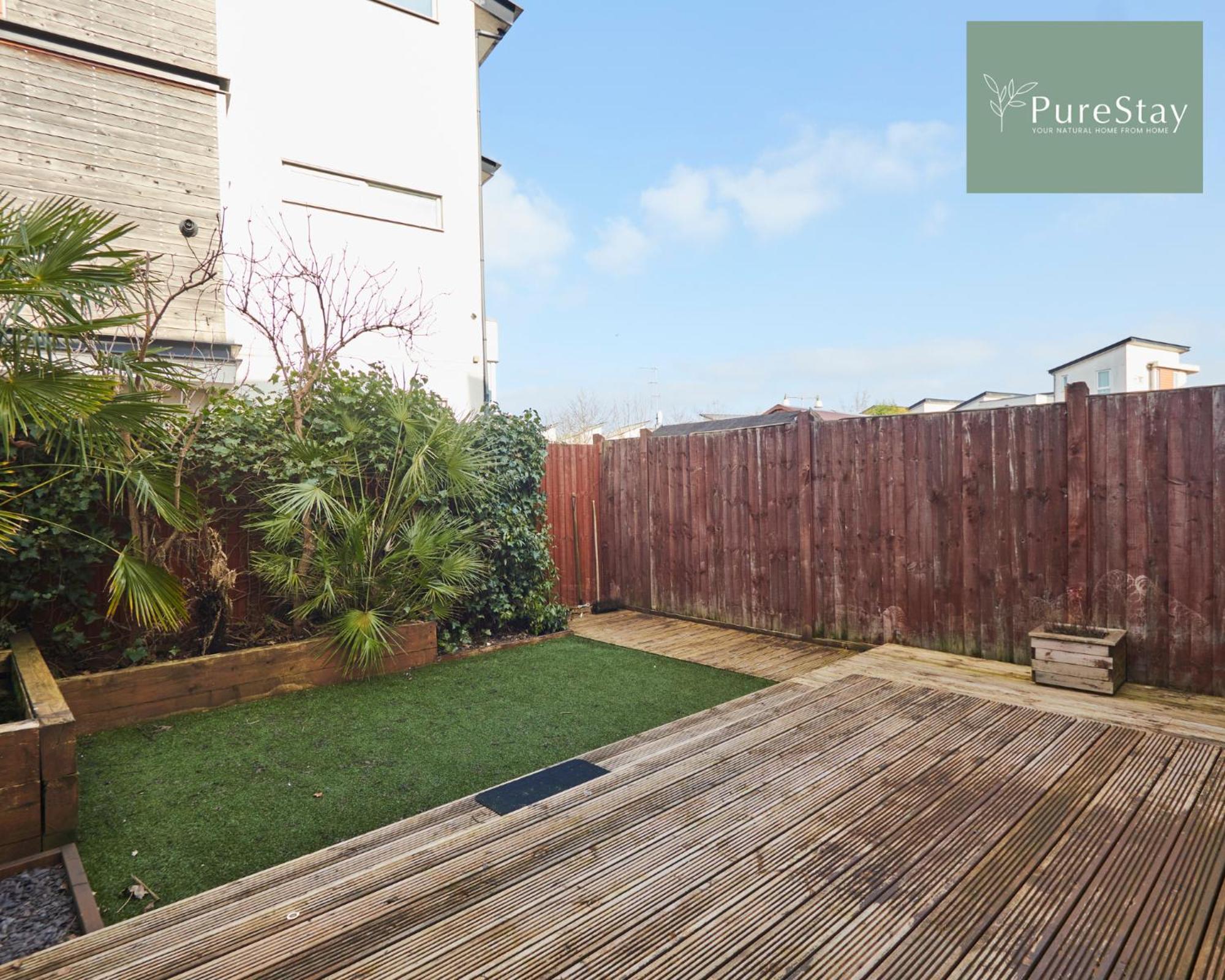 Superb House Manchester Near Etihad With Free Parking Sleeps 8 Екстериор снимка
