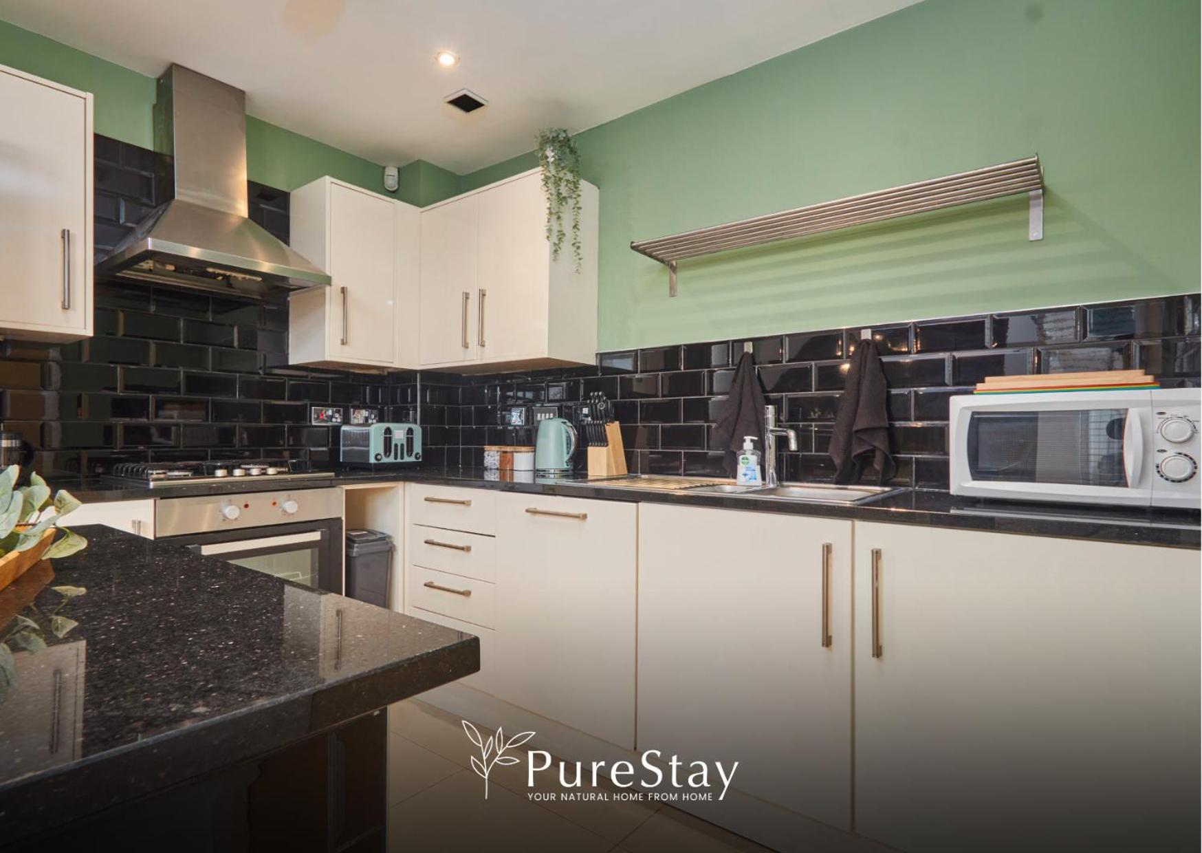 Superb House Manchester Near Etihad With Free Parking Sleeps 8 Екстериор снимка