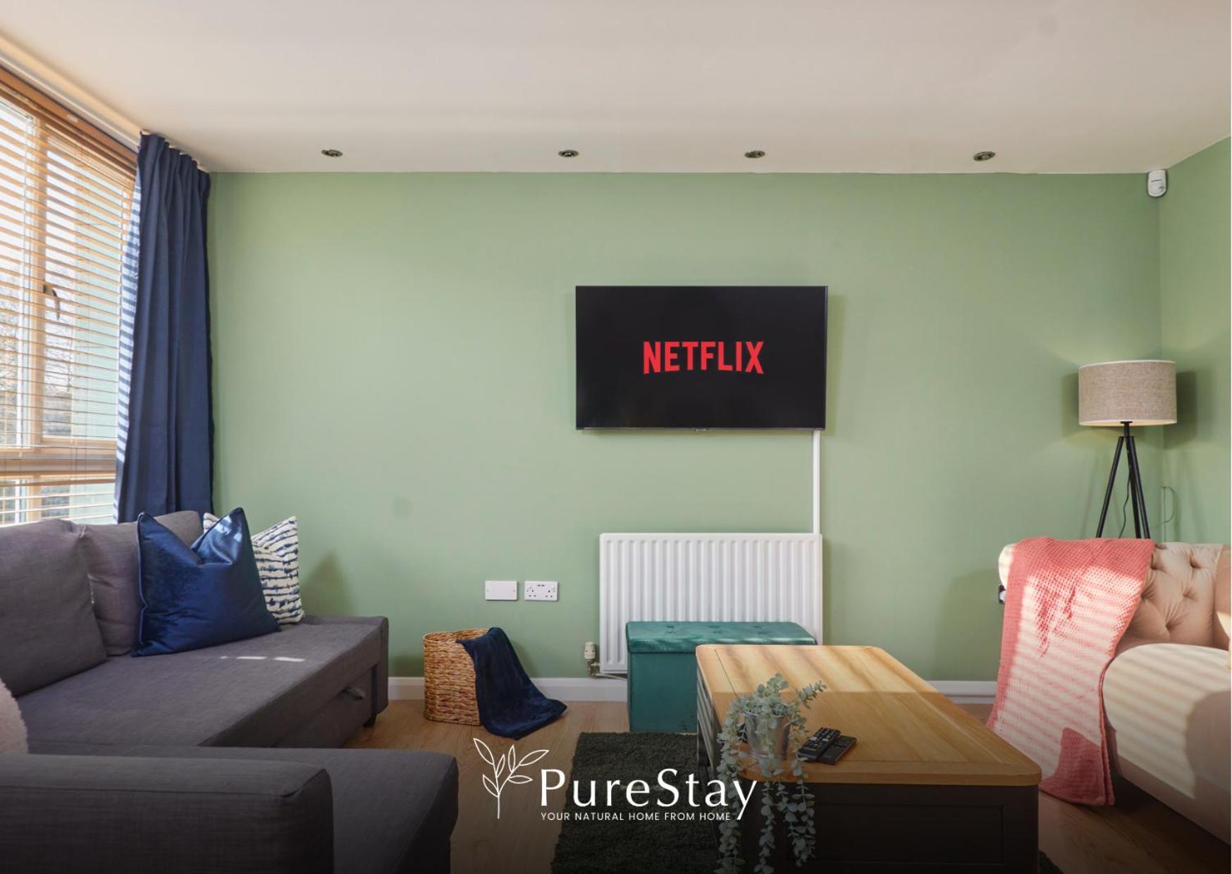 Superb House Manchester Near Etihad With Free Parking Sleeps 8 Екстериор снимка