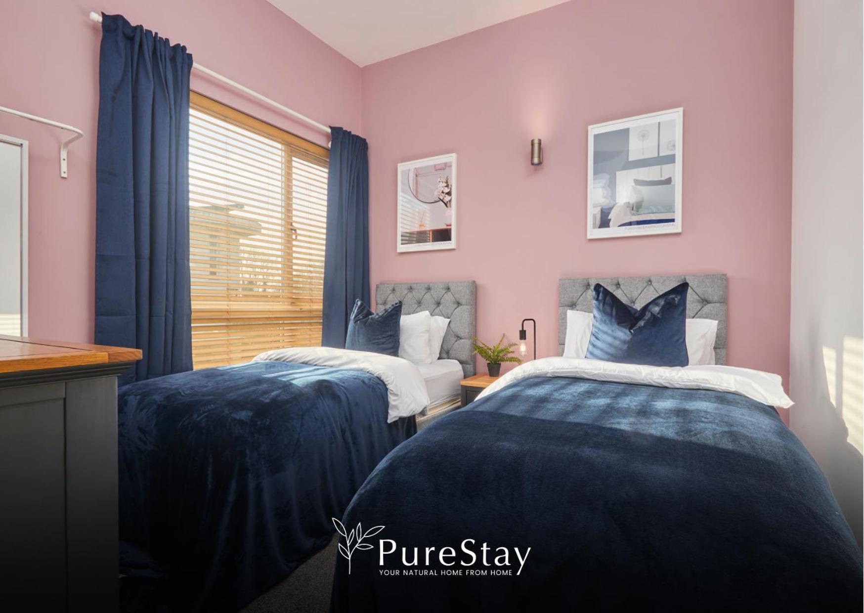 Superb House Manchester Near Etihad With Free Parking Sleeps 8 Екстериор снимка